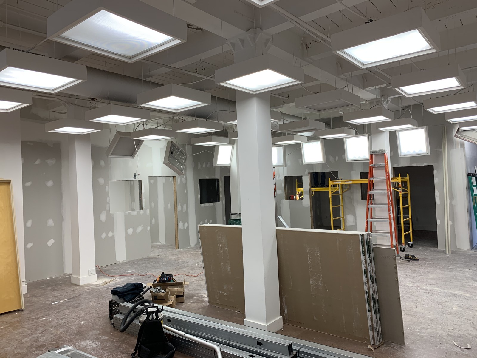 Drywall finishing around columns and interior partitions